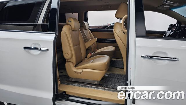 Kia Carnival 9-Seater Prstige 2019 — фото 11