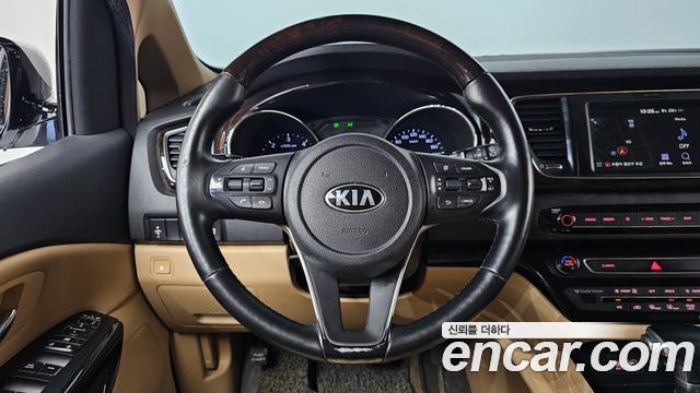 Kia Carnival 9-Seater Prstige 2019 — фото 12