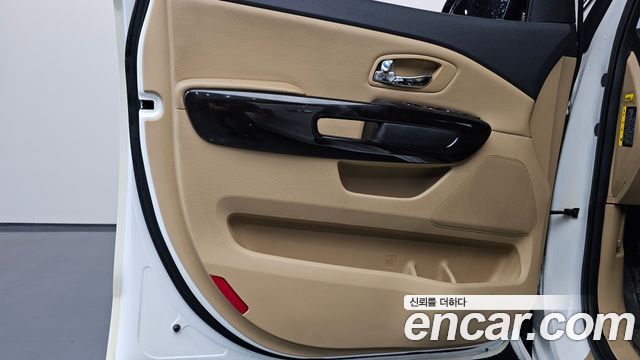 Kia Carnival 9-Seater Prstige 2019 — фото 24
