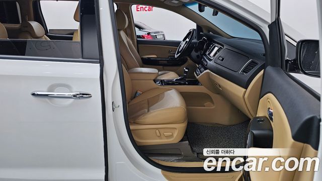 Kia Carnival 9-Seater Prstige 2019 — фото 26