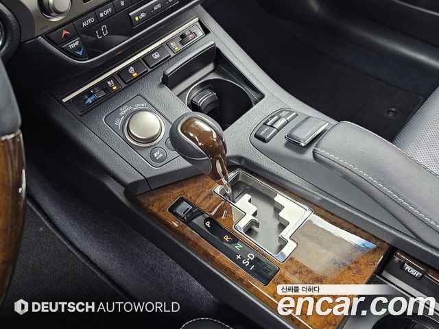 Lexus ES300h Supreme XV60 2014 — фото 9