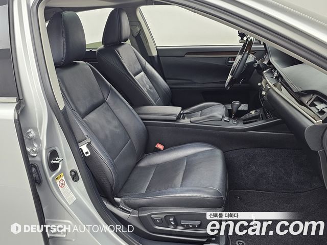 Lexus ES300h Supreme XV60 2014 — фото 10