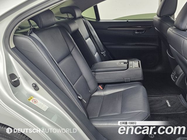 Lexus ES300h Supreme XV60 2014 — фото 16