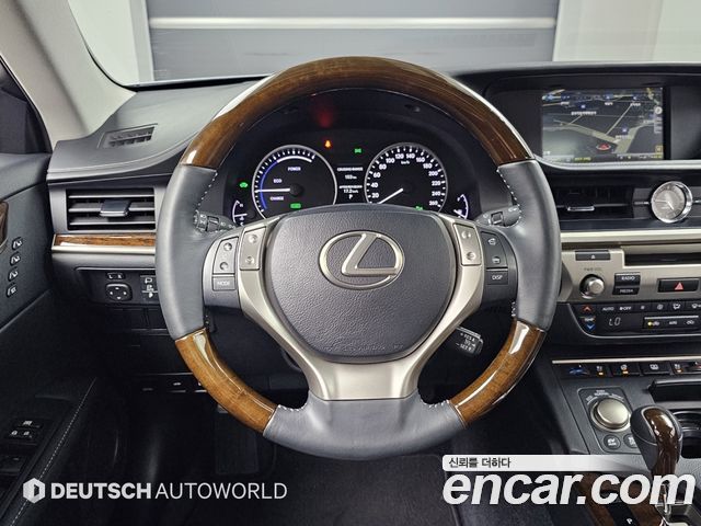 Lexus ES300h Supreme XV60 2014 — фото 17