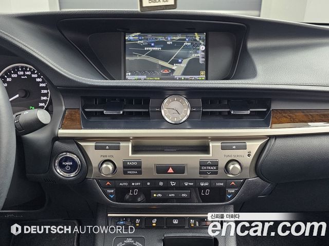 Lexus ES300h Supreme XV60 2014 — фото 18