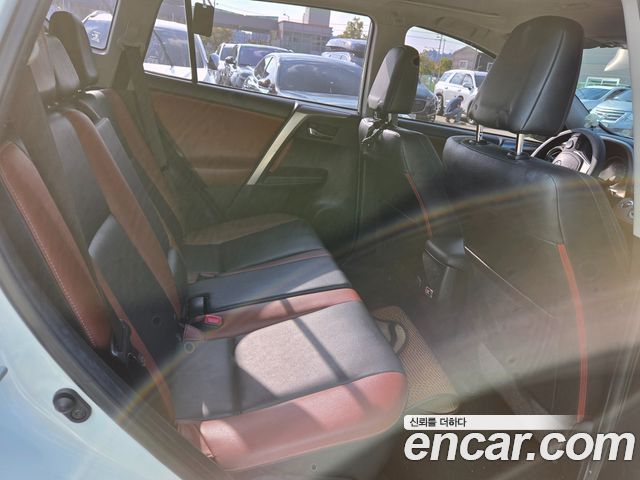 Toyota RAV4 2.5 2WD 4th 2015 — фото 6