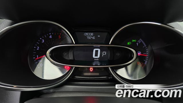 Renault Korea Clio Intens Panoramic 2019 — фото 8