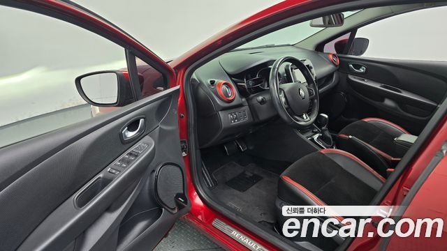 Renault Korea Clio Intens Panoramic 2019 — фото 10