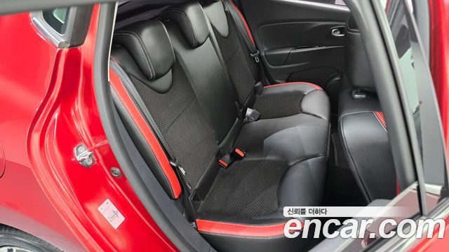 Renault Korea Clio Intens Panoramic 2019 — фото 11