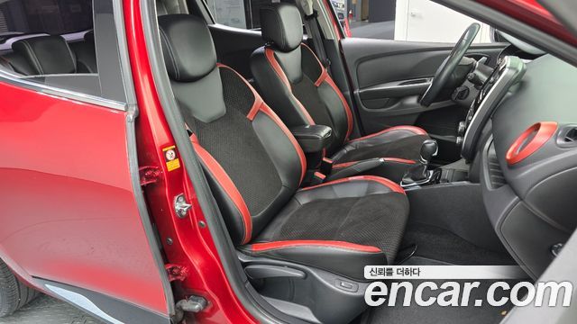 Renault Korea Clio Intens Panoramic 2019 — фото 12