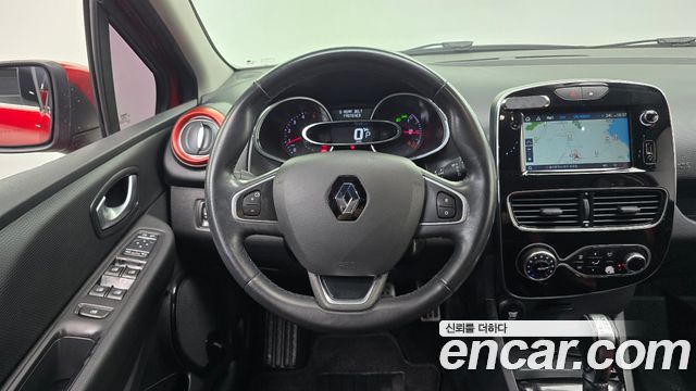 Renault Korea Clio Intens Panoramic 2019 — фото 13