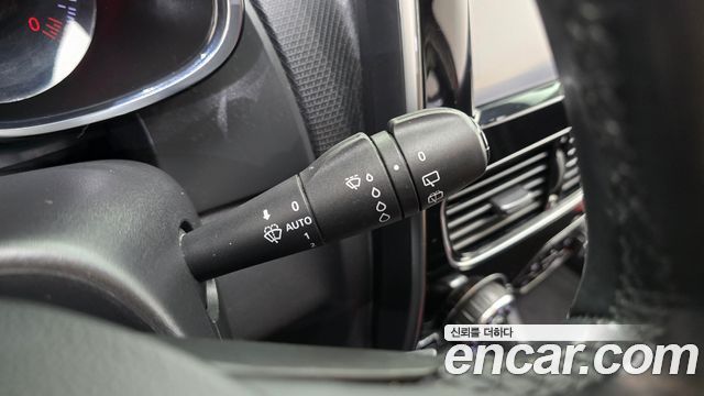 Renault Korea Clio Intens Panoramic 2019 — фото 17