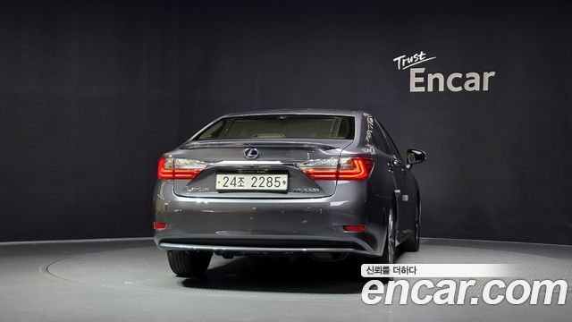 Lexus ES300h Supreme+ XV60 2018 — фото 4