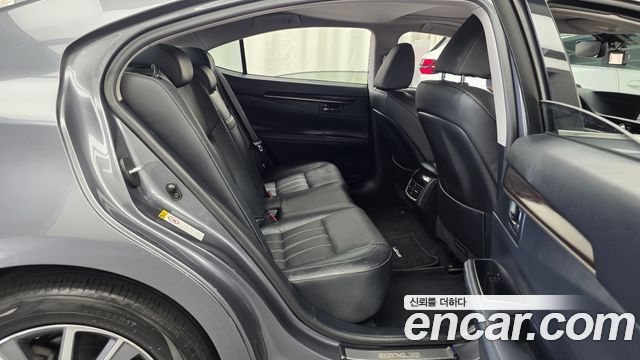 Lexus ES300h Supreme+ XV60 2018 — фото 12