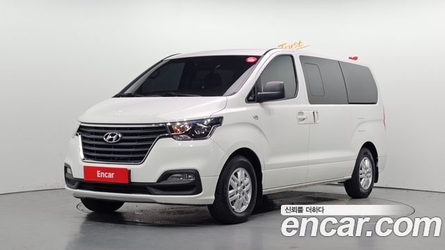Hyundai Grand Starex Van 5-Seater Modern