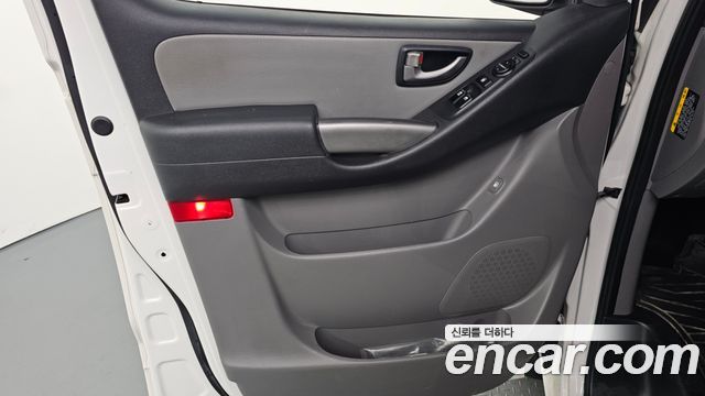 Hyundai Grand Starex Van 5-Seater Modern 2021 — фото 24