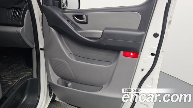 Hyundai Grand Starex Van 5-Seater Modern 2021 — фото 25