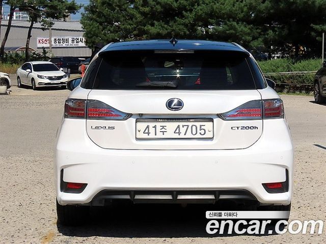 Lexus CT200h 1.8 Supreme ZWA10 2017 — фото 4