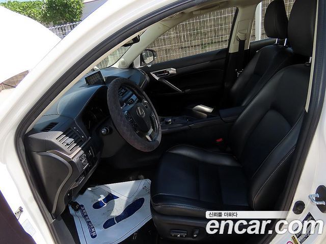 Lexus CT200h 1.8 Supreme ZWA10 2017 — фото 5
