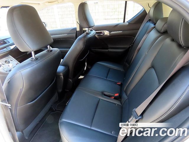 Lexus CT200h 1.8 Supreme ZWA10 2017 — фото 6