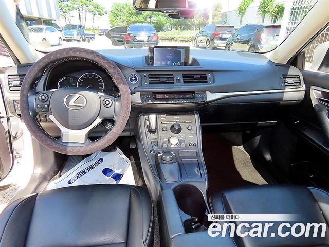 Lexus CT200h 1.8 Supreme ZWA10 2017 — фото 7