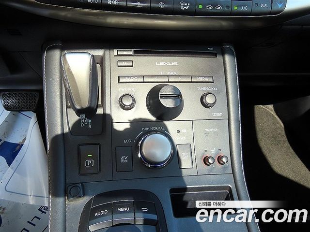 Lexus CT200h 1.8 Supreme ZWA10 2017 — фото 10