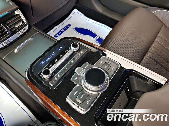 Genesis EQ900 3.8 GDI AWD Prestige 2016 — фото 16