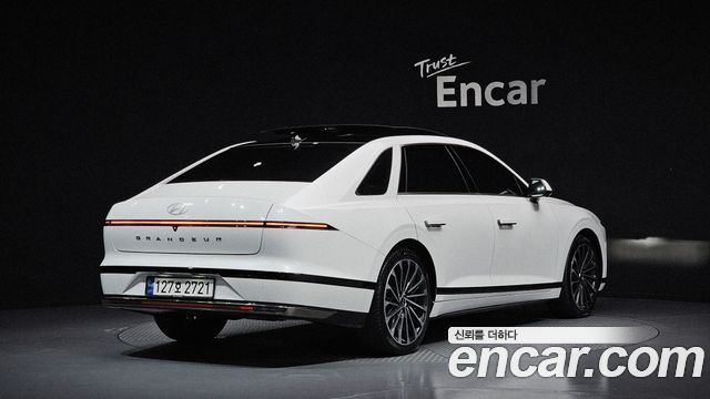 Hyundai Grandeur (GN7) 2,5 Gasoline 2WD Calligraphy 2023 — фото 2