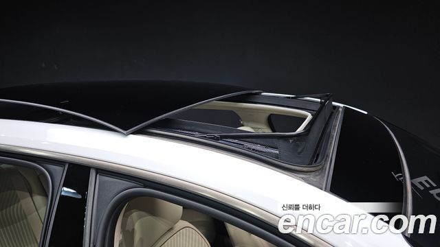 Hyundai Grandeur (GN7) 2,5 Gasoline 2WD Calligraphy 2023 — фото 18