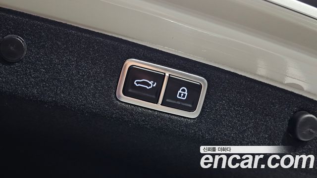 Hyundai Grandeur (GN7) 2,5 Gasoline 2WD Calligraphy 2023 — фото 20