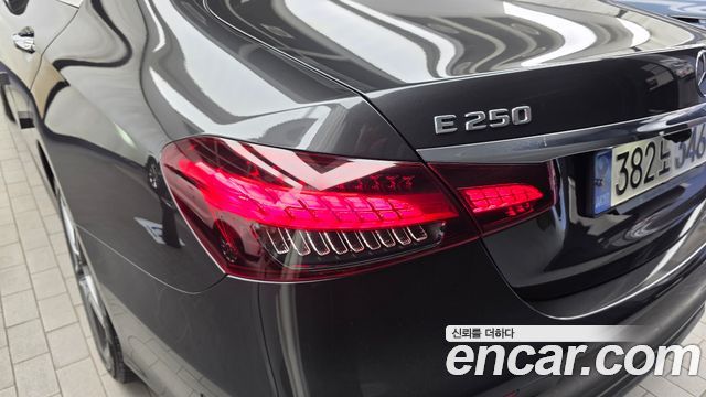 Mercedes-Benz E-Class (W213) E250 AMG Line 2023 — фото 23