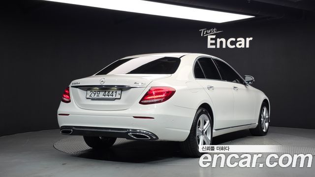 Mercedes-Benz E-Class (W213) E220d 4MATIC Avantgarde 2018 — фото 2