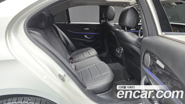 Mercedes-Benz E-Class (W213) E220d 4MATIC Avantgarde 2018 — фото 12