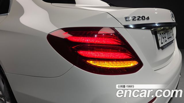 Mercedes-Benz E-Class (W213) E220d 4MATIC Avantgarde 2018 — фото 23
