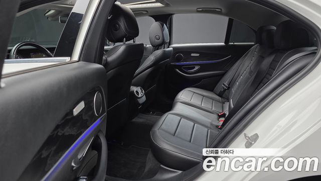 Mercedes-Benz E-Class (W213) E220d 4MATIC Avantgarde 2018 — фото 26
