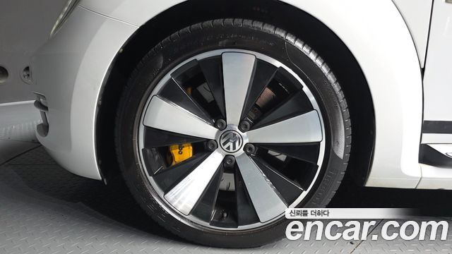 Volkswagen Beetle 2.0 TDI Premium 3rd 2015 — фото 5