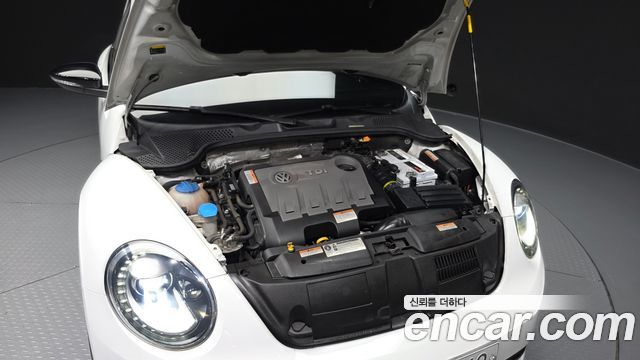 Volkswagen Beetle 2.0 TDI Premium 3rd 2015 — фото 6