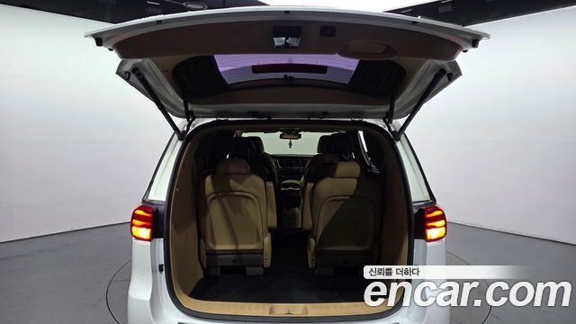 Kia Carnival 9-Seater Hi-Limousine Luxury 2019 — фото 28