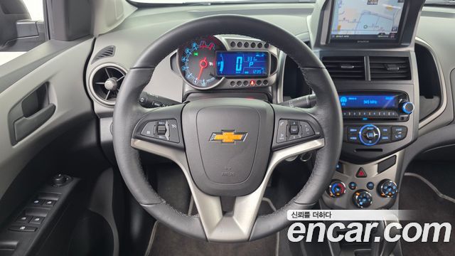 Chevrolet Aveo Sedan LS Deluxe 2014 — фото 17