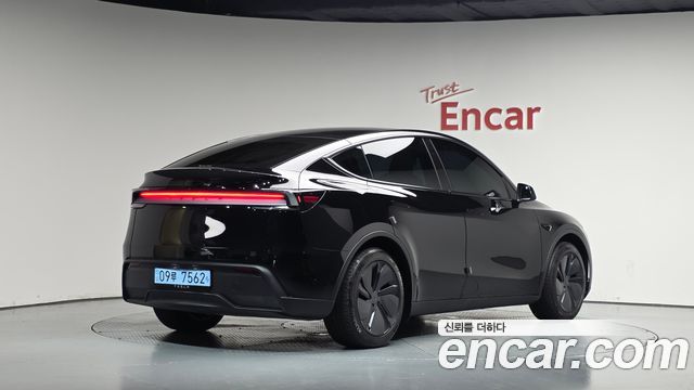 Tesla Model Y RWD 2025 — фото 2
