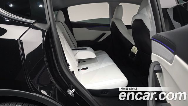 Tesla Model Y RWD 2025 — фото 11