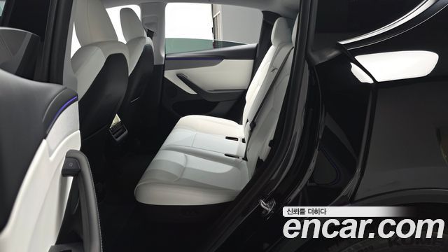 Tesla Model Y RWD 2025 — фото 12