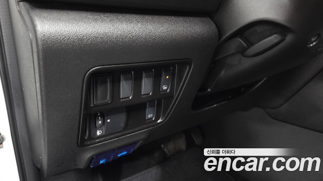 Renault Korea QM6 2.0 LPe LE Signature 2WD 2023 — фото 18