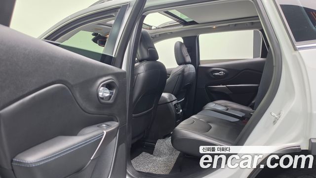 Jeep Cherokee (KL) 2.4 Longitude High AWD 2019 — фото 11