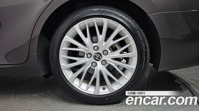 Toyota Camry (XV70) 2.5 XLE Hybrid 2018 — фото 27