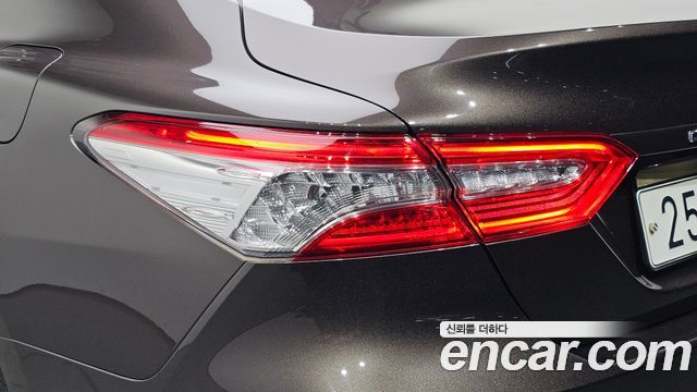 Toyota Camry (XV70) 2.5 XLE Hybrid 2018 — фото 29