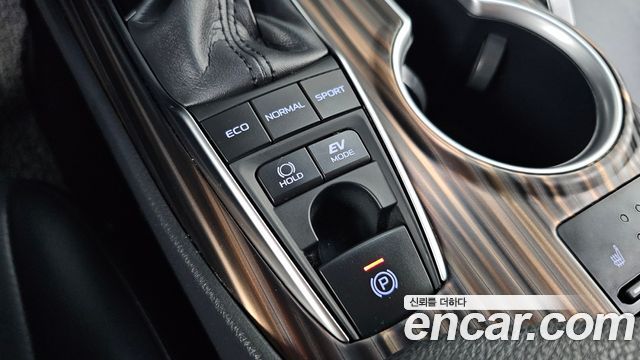 Toyota Camry (XV70) 2.5 XLE Hybrid 2018 — фото 33