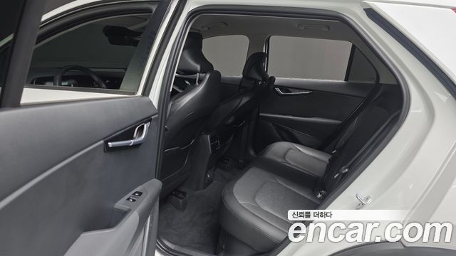 Kia Niro Prestige 2022 — фото 16
