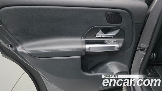 Mercedes-Benz EQB (X243) EQB300 4MATIC AMG Line 2022 — фото 25