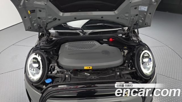 MINI Cooper Electric SE Electric 3rd 2022 — фото 6